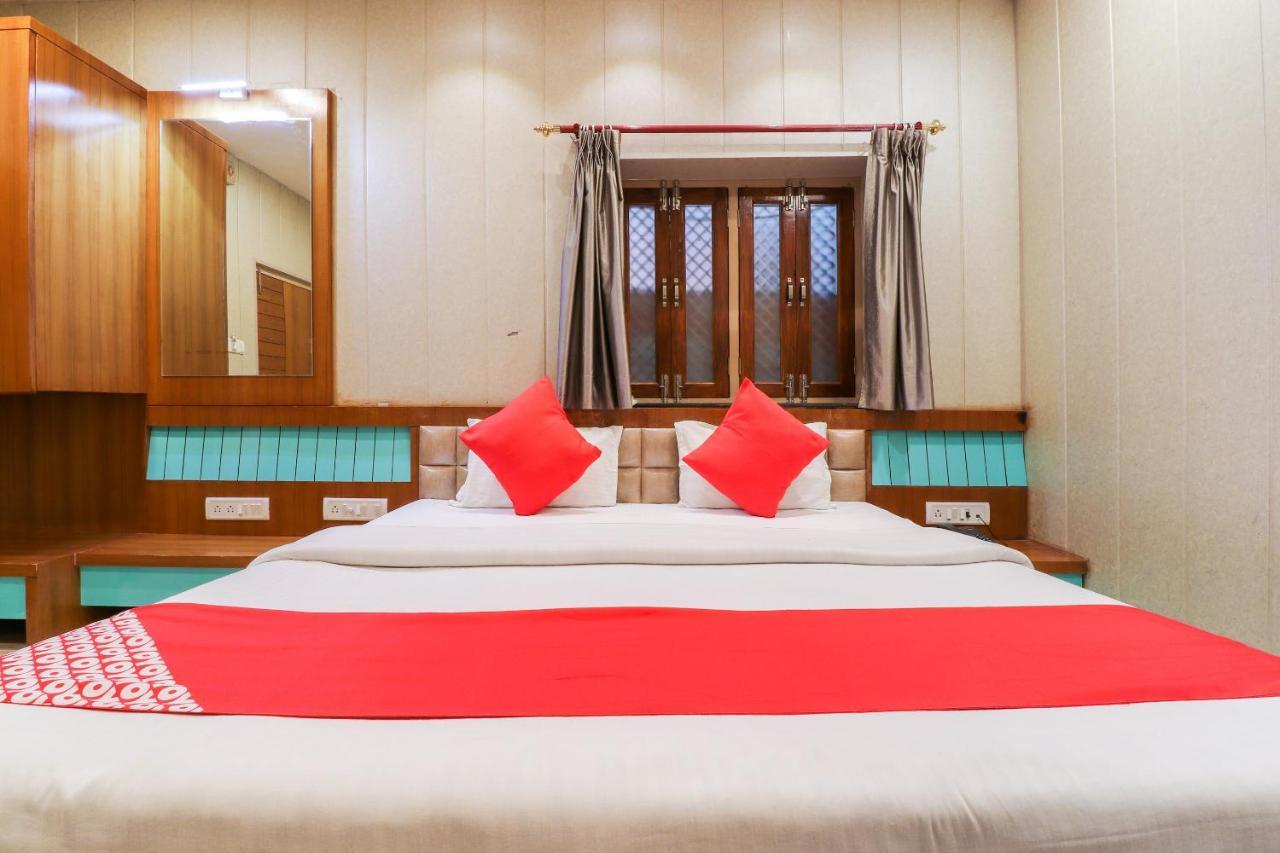 Ayodhya Oyo 26781 Hotel Raghupati المظهر الخارجي الصورة